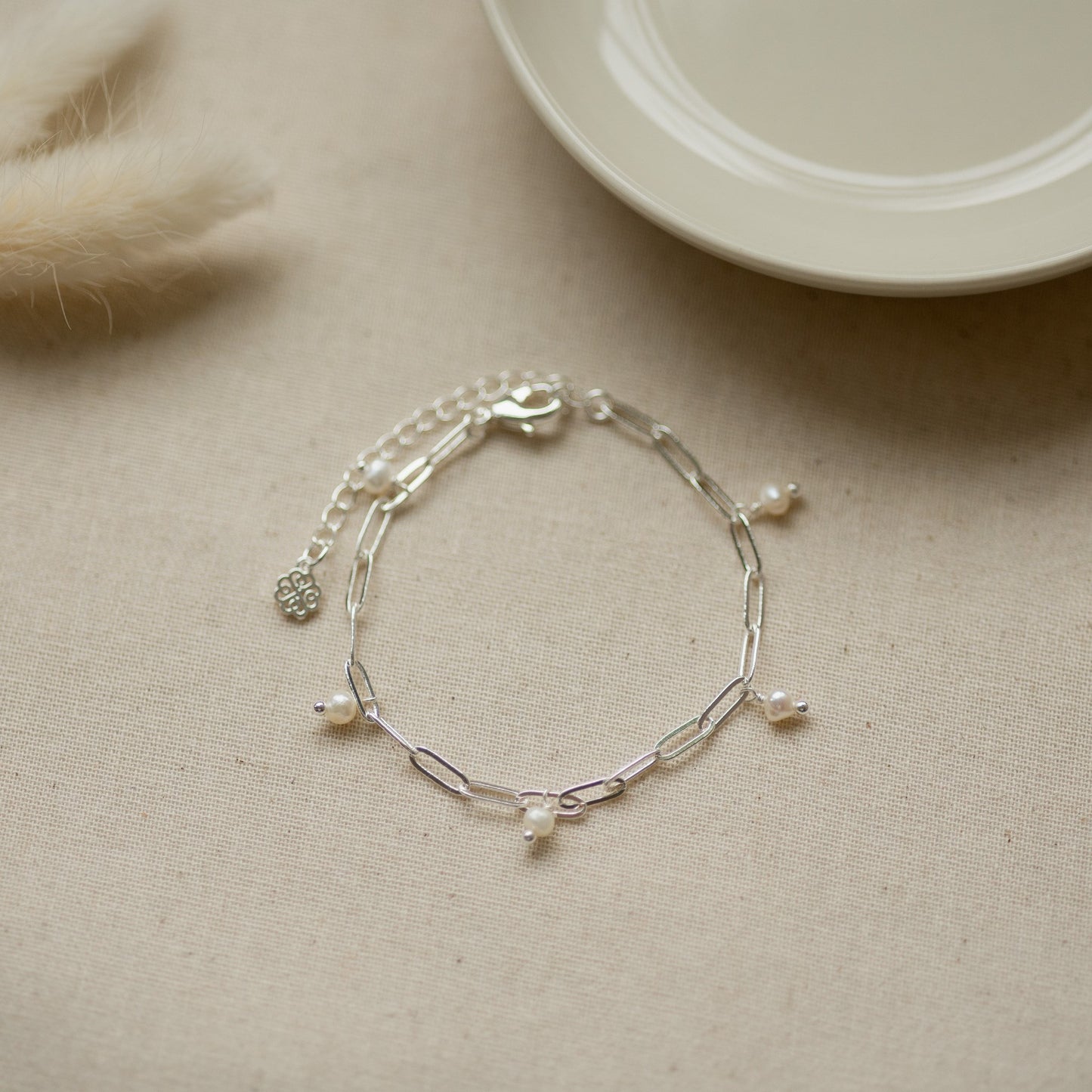 Beatrice Bracelet White Pearl
