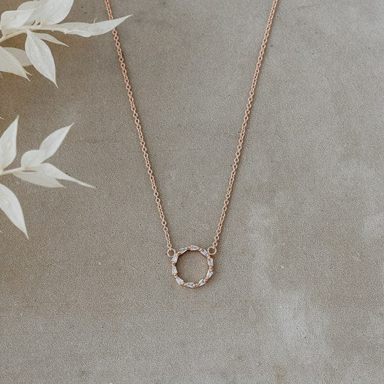 Kin Necklace, Glee