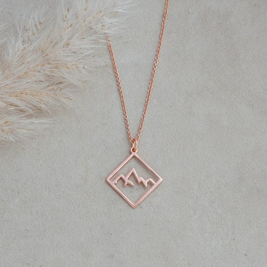 Ridge Necklace