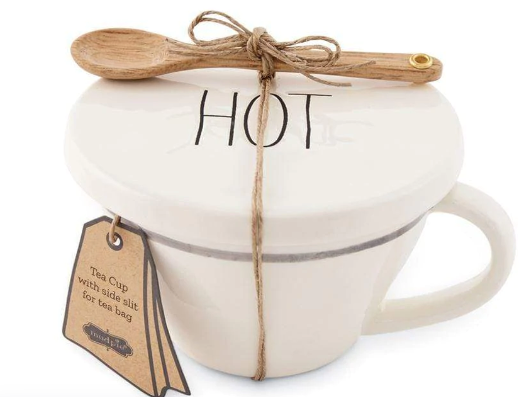 Lidded mug with wooden spoon