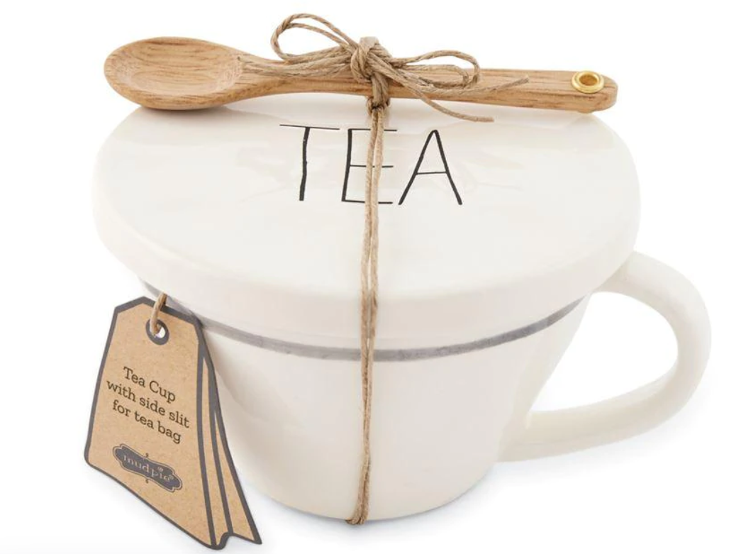Lidded mug with wooden spoon