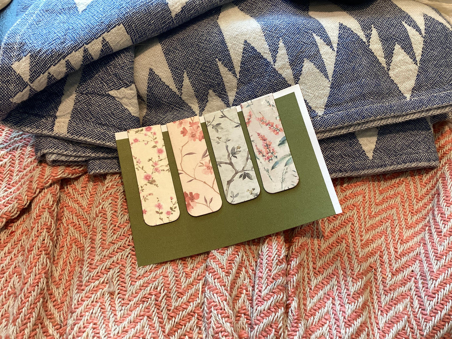 Magnetic Floral Bookmark Set