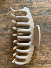 Load image into Gallery viewer, Large Hair Claws 4&quot;
