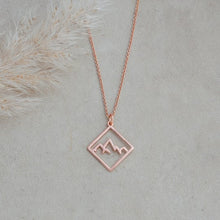 Load image into Gallery viewer, Ridge Necklace
