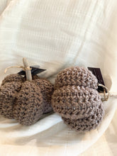 Load image into Gallery viewer, Crochet Pumpkins Medium
