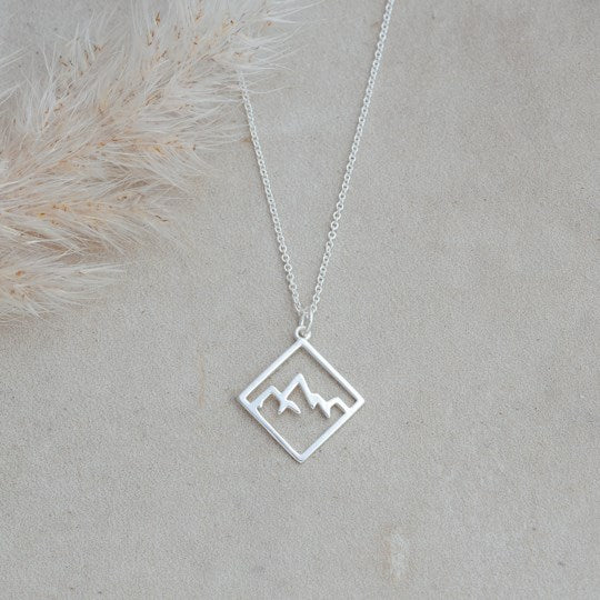 Ridge Necklace