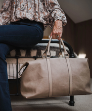 Load image into Gallery viewer, Boston Travel Bag - Louenhide
