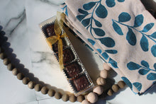 Load image into Gallery viewer, Sea salt caramels milk chocolate handmade

