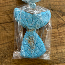 Load image into Gallery viewer, Novelty Bath Bombs - Fred and Alice
