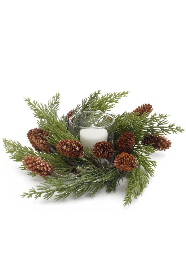 Natural style wreath with pinecones and candle glass
